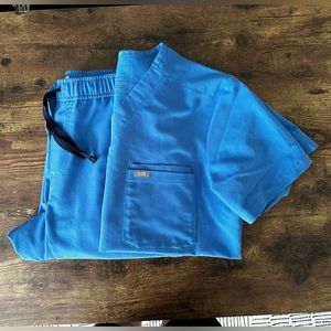 Mens figs scrubs jogger set. Small. Ceil blue.